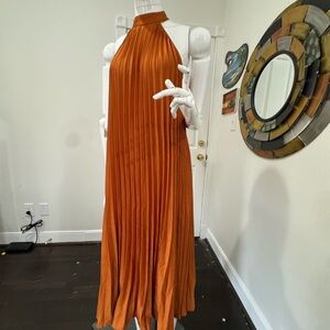 Chic Halter Neck Pleated Midi Dress in Orange